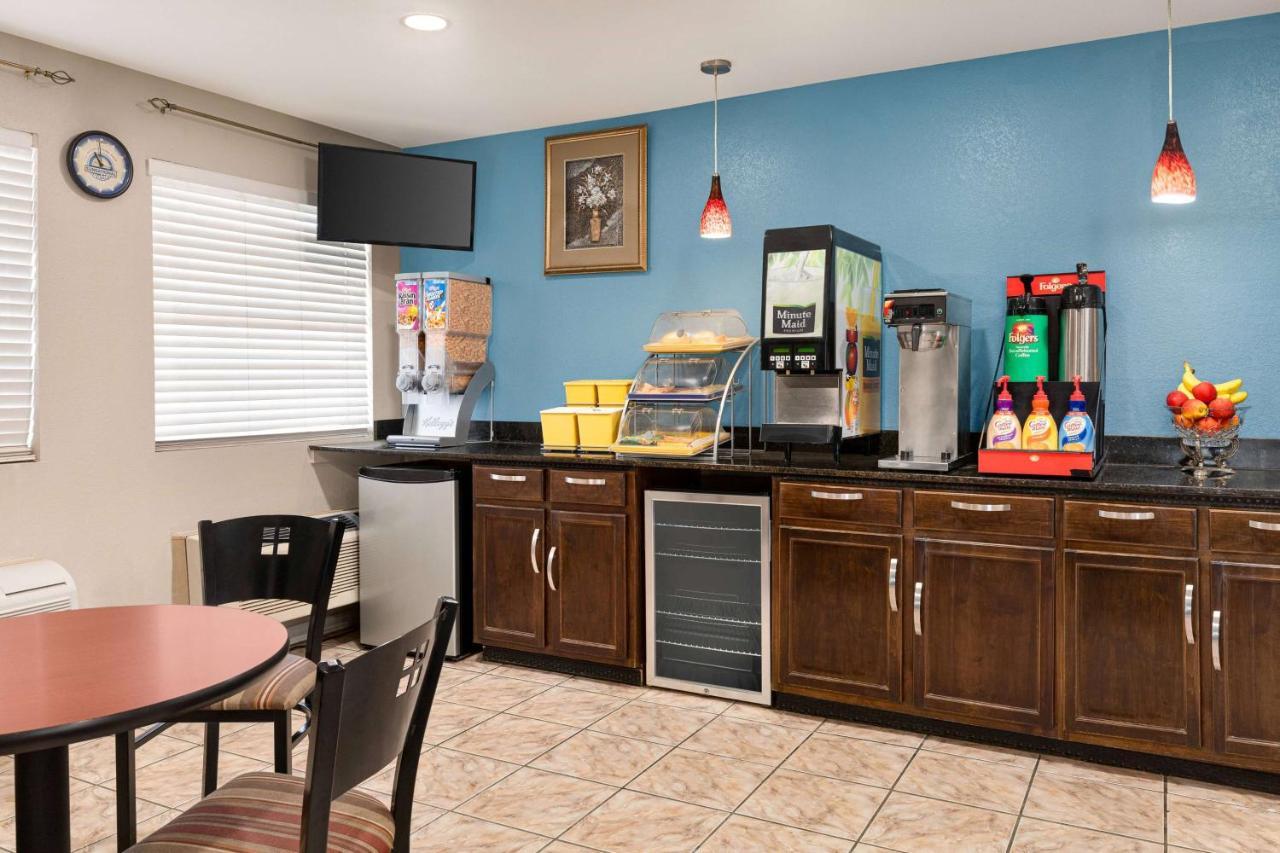 Days Inn By Wyndham Demopolis Esterno foto