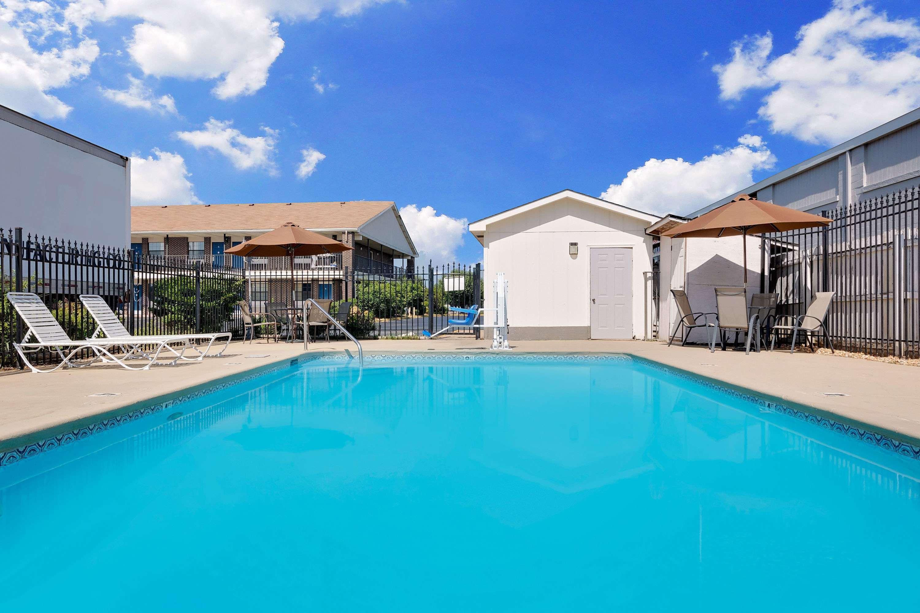 Days Inn By Wyndham Demopolis Esterno foto