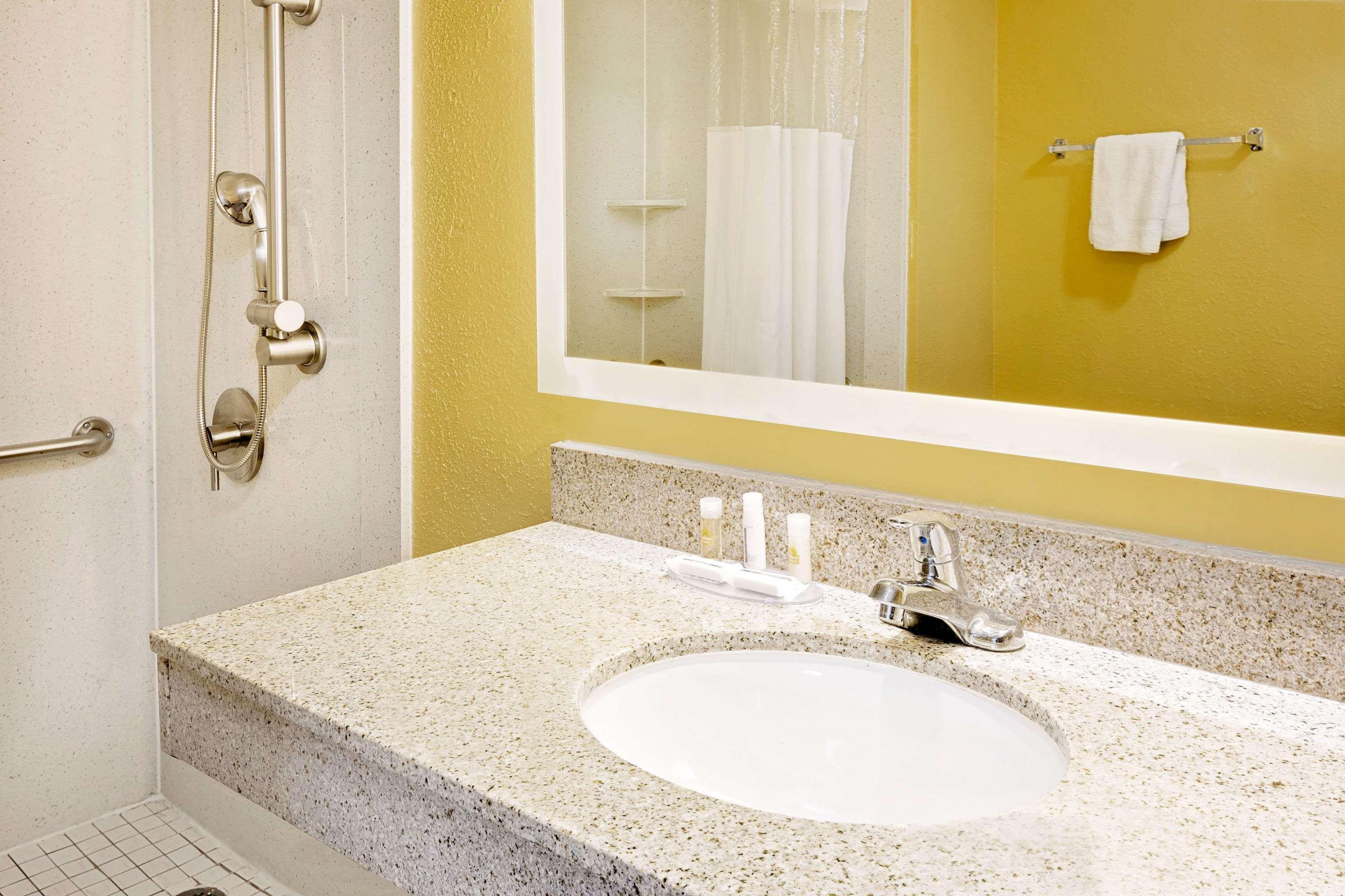 Days Inn By Wyndham Demopolis Esterno foto